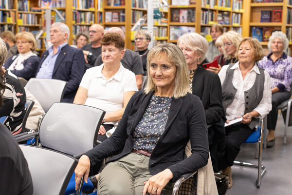 Njihov je stih životan, njihova je poezija iskrena: Povodom Međunarodnog dana starijih osoba održana poetsko glazbena večer – “Vatromet stihova” 25 pisci vpz umirovljenici 26