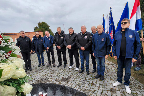 Na Gradskom groblju u Virovitici mnogobrojna izaslanstva prisjetila su se legendarne 127. brigade HV-a koja obilježava 33. obljetnicu osnutka te svih onih koji su dali živote za jedinu nam Domovinu 11 viber slika 2024 10 02 11 54 15 605
