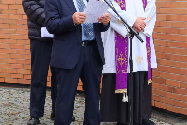 Na Gradskom groblju u Virovitici mnogobrojna izaslanstva prisjetila su se legendarne 127. brigade HV-a koja obilježava 33. obljetnicu osnutka te svih onih koji su dali živote za jedinu nam Domovinu 20 viber slika 2024 10 02 11 54 42 229