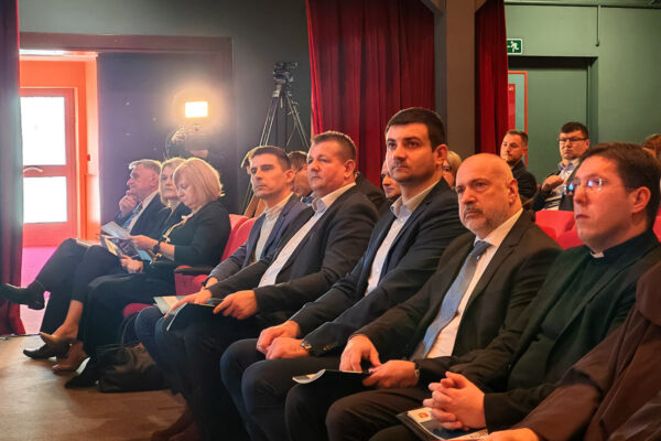 Otvoren znanstveno-stručni skup “Virovitica 1234. – 2024.: Crkva, kultura, društvo, baština” koji otkriva dosad nepoznate činjenice iz virovitičke povijesti 12 IMG 20241121 091345