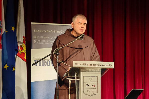 Otvoren znanstveno-stručni skup “Virovitica 1234. – 2024.: Crkva, kultura, društvo, baština” koji otkriva dosad nepoznate činjenice iz virovitičke povijesti 19 IMG 20241121 093841