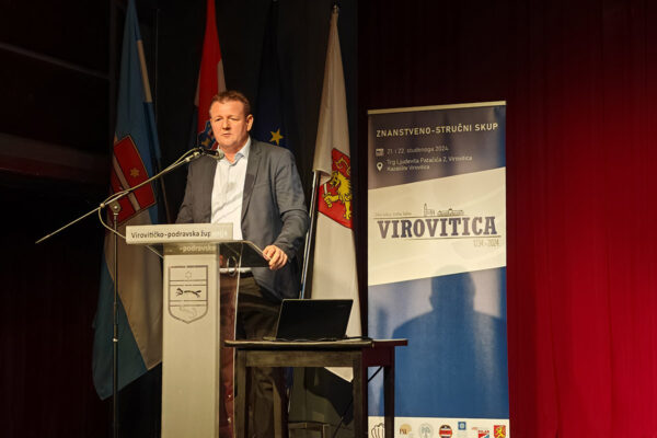 Otvoren znanstveno-stručni skup “Virovitica 1234. – 2024.: Crkva, kultura, društvo, baština” koji otkriva dosad nepoznate činjenice iz virovitičke povijesti 22 IMG 20241121 094542