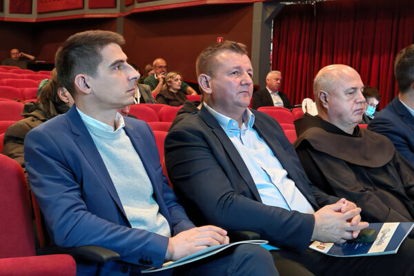 Otvoren znanstveno-stručni skup “Virovitica 1234. – 2024.: Crkva, kultura, društvo, baština” koji otkriva dosad nepoznate činjenice iz virovitičke povijesti 24 IMG 20241121 095527