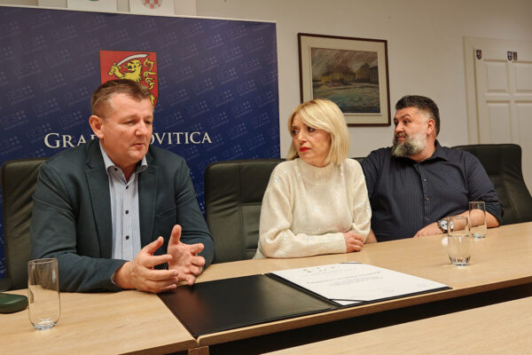 Gradonačelnik I. Kirin čestitao Gradskom muzeju Virovitica: Hrvatsko muzejsko društvo dodijelilo im je nagradu za novi vizualni identitet 2 IMG 20241122 100628
