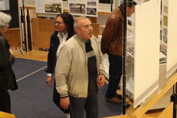 Uspomene na rukometne početke u Virovitici: U Gradskoj knjižnici i čitaonici otvorena izložba “Virovitica – grad rukometa” 8 IMG 3481
