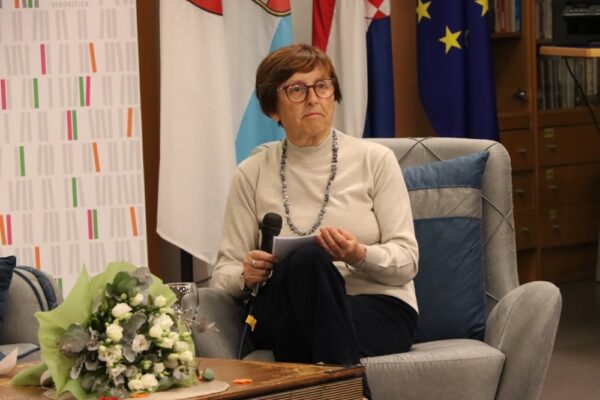 Uspomene na rukometne početke u Virovitici: U Gradskoj knjižnici i čitaonici otvorena izložba “Virovitica – grad rukometa” 10 IMG 3495