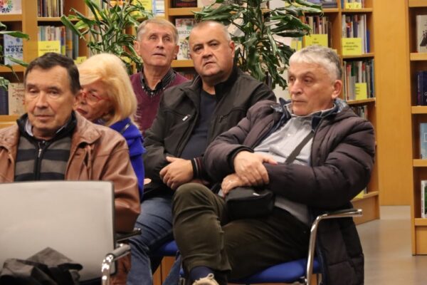 Uspomene na rukometne početke u Virovitici: U Gradskoj knjižnici i čitaonici otvorena izložba “Virovitica – grad rukometa” 12 IMG 3504