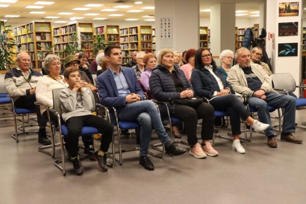 Uspomene na rukometne početke u Virovitici: U Gradskoj knjižnici i čitaonici otvorena izložba “Virovitica – grad rukometa” 14 IMG 3515