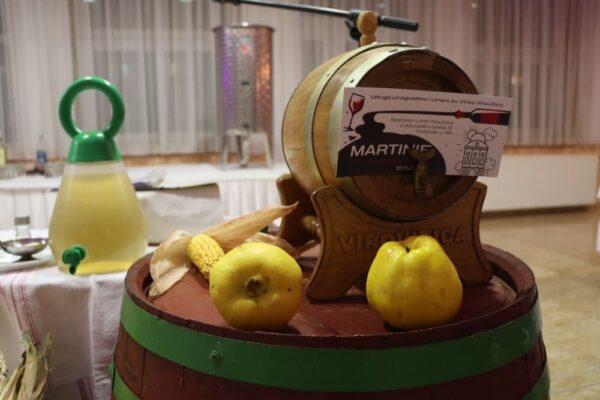 Martinje u Virovitici: Udruga “Sveti Vinko” proslavila krštenje mošta uz pjesmu, veselje i vrhunsku kapljicu 1 IMG 5737