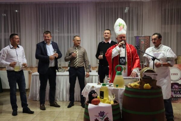 Martinje u Virovitici: Udruga “Sveti Vinko” proslavila krštenje mošta uz pjesmu, veselje i vrhunsku kapljicu 35 IMG 6078