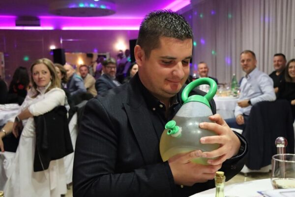 Martinje u Virovitici: Udruga “Sveti Vinko” proslavila krštenje mošta uz pjesmu, veselje i vrhunsku kapljicu 36 IMG 6112