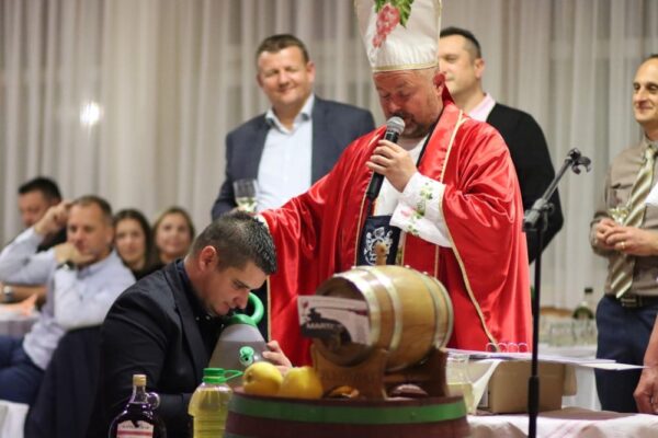 Martinje u Virovitici: Udruga “Sveti Vinko” proslavila krštenje mošta uz pjesmu, veselje i vrhunsku kapljicu 38 IMG 6158