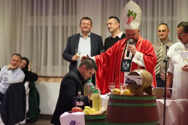 Martinje u Virovitici: Udruga “Sveti Vinko” proslavila krštenje mošta uz pjesmu, veselje i vrhunsku kapljicu 39 IMG 6162