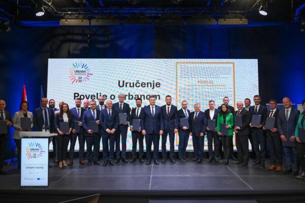 Gradonačelniku Virovitice Ivici Kirinu uručena Povelja o urbanom razvoju RH 6 VRH 4075