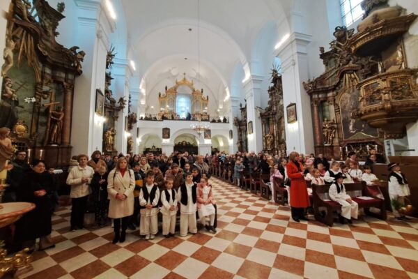 U crkvi sv. Roka u Virovitici vjernici zahvalili za plodove zemlje, upoznali se s prvopričesnicima i proslavili bračne jubileje 6 plodovi6