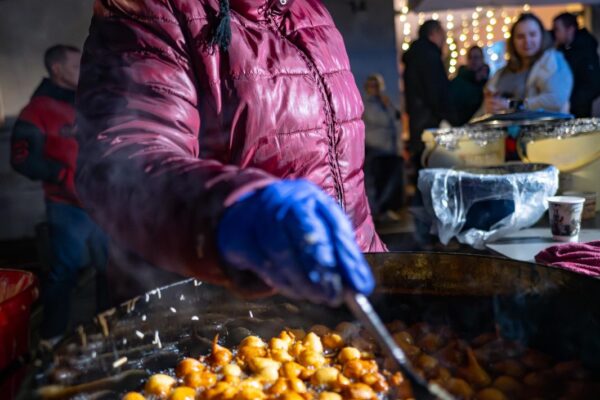 Fritule, čokoladne praline i kuhano vino: Drugi adventski vikend vratio blagdansku čaroliju u središte Virovitice 58 0a52a393 f857 44f8 9cf5 c34d1c5309ba