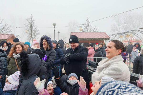 Šarenilo balona i osmijeha: Virovitica na šetnici priredila nezaboravan Dječji doček Nove godine 17 471609418 994468376046511 2150291623131815541 n