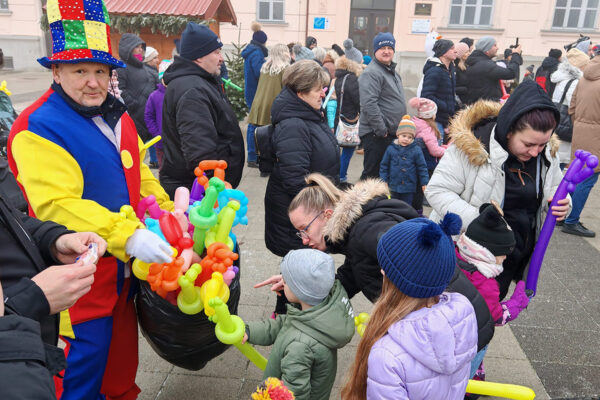 Šarenilo balona i osmijeha: Virovitica na šetnici priredila nezaboravan Dječji doček Nove godine 2 471628019 994469242713091 5147173063217117188 n