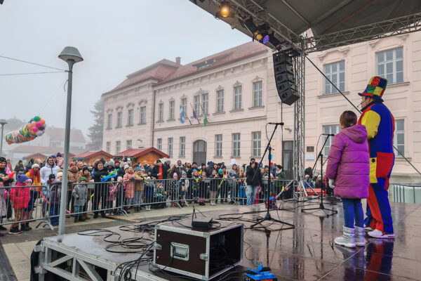 Šarenilo balona i osmijeha: Virovitica na šetnici priredila nezaboravan Dječji doček Nove godine 21 471660294 994468192713196 7667237400897337264 n