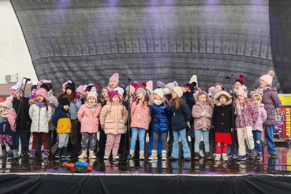 Šarenilo balona i osmijeha: Virovitica na šetnici priredila nezaboravan Dječji doček Nove godine 34 471677011 994469299379752 3608091809087400569 n