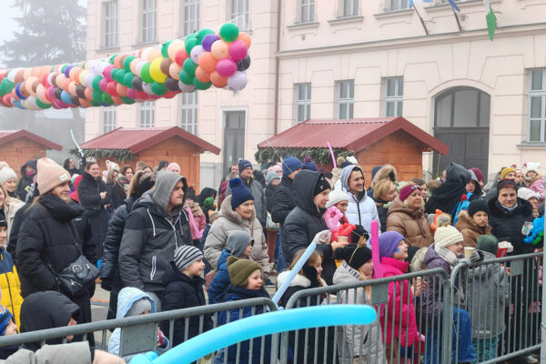 Šarenilo balona i osmijeha: Virovitica na šetnici priredila nezaboravan Dječji doček Nove godine 22 471762886 994468152713200 2475739654620456830 n