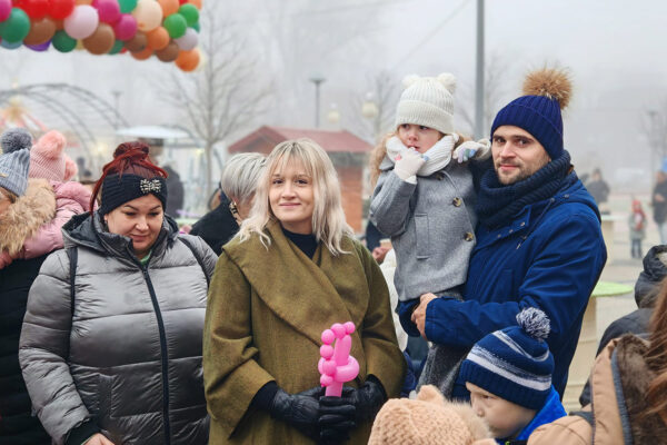 Šarenilo balona i osmijeha: Virovitica na šetnici priredila nezaboravan Dječji doček Nove godine 38 471822373 994467629379919 7943122207084401708 n