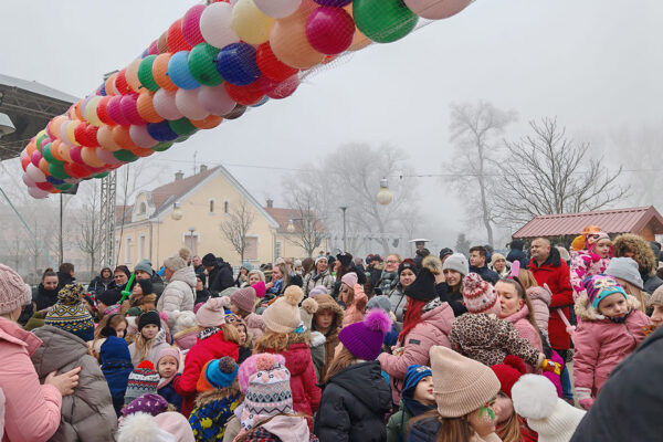 Šarenilo balona i osmijeha: Virovitica na šetnici priredila nezaboravan Dječji doček Nove godine 37 471990069 994468352713180 2384229814950713809 n