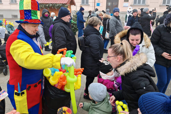 Šarenilo balona i osmijeha: Virovitica na šetnici priredila nezaboravan Dječji doček Nove godine 29 472053089 994467929379889 7282026570609958446 n