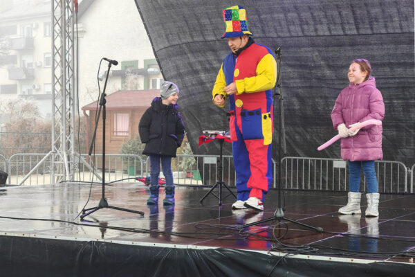 Šarenilo balona i osmijeha: Virovitica na šetnici priredila nezaboravan Dječji doček Nove godine 24 472054541 994468112713204 4829987344035777721 n