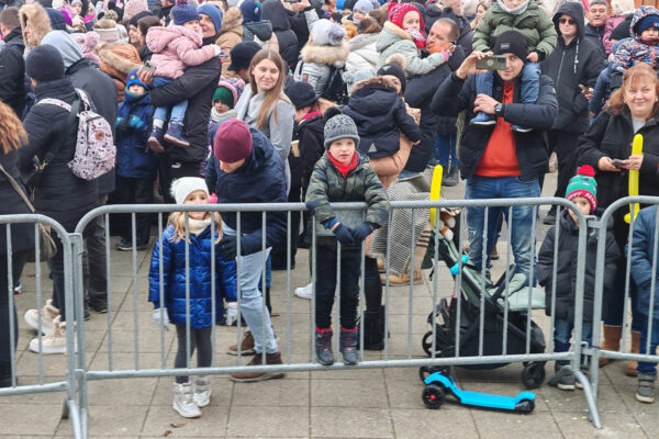 Šarenilo balona i osmijeha: Virovitica na šetnici priredila nezaboravan Dječji doček Nove godine 14 472072344 994468516046497 852028464794284729 n