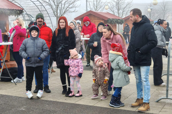 Šarenilo balona i osmijeha: Virovitica na šetnici priredila nezaboravan Dječji doček Nove godine 19 472138517 994468299379852 3056495988514992623 n