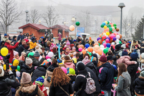 Šarenilo balona i osmijeha: Virovitica na šetnici priredila nezaboravan Dječji doček Nove godine 13 472237916 994468566046492 7296639542839749419 n