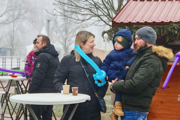 Šarenilo balona i osmijeha: Virovitica na šetnici priredila nezaboravan Dječji doček Nove godine 8 472270453 994469019379780 260051981925400920 n