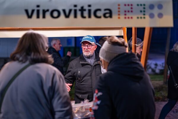 Fritule, čokoladne praline i kuhano vino: Drugi adventski vikend vratio blagdansku čaroliju u središte Virovitice 25 64ba27b8 02e2 4e25 80ac 1bb273a1ed83