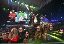 Dalmatino ispunio šetnicu pokraj Gimnazije: Nekoliko tisuća ljudi u srcu Virovitice uživalo u koncertu koji će se dugo pamtiti