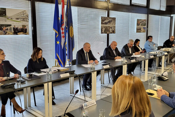 U Ministarstvu hrvatskih branitelja RH prezentiran idejni projekt Veteranskog centra u Virovitici 6 IMG d77eb03b30dc89a9a77c6eb2c561c53e V