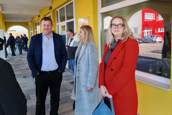 U Viroviticu stigli ugovori za III. osnovnu školu, energetsku obnovu zgrade 1 Dječjeg vrtića Cvrčak te zamjenu rashladnika vode u zgradi 5 11 IMG 20241202 124134