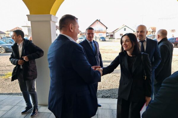 U Viroviticu stigli ugovori za III. osnovnu školu, energetsku obnovu zgrade 1 Dječjeg vrtića Cvrčak te zamjenu rashladnika vode u zgradi 5 9 IMG 20241202 124548