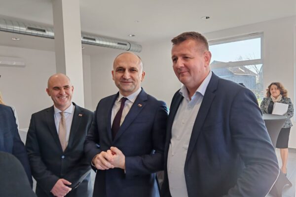 U Viroviticu stigli ugovori za III. osnovnu školu, energetsku obnovu zgrade 1 Dječjeg vrtića Cvrčak te zamjenu rashladnika vode u zgradi 5 6 IMG 20241202 125855
