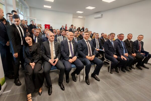 U Viroviticu stigli ugovori za III. osnovnu školu, energetsku obnovu zgrade 1 Dječjeg vrtića Cvrčak te zamjenu rashladnika vode u zgradi 5 12 IMG 20241202 132758 edit 636338134061265