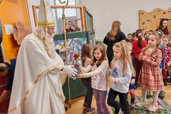 Fotogalerija: Sv. Nikola darivao mališane u Dječjem vrtiću Cvrčak Virovitica 11 IMG 20241206 102840