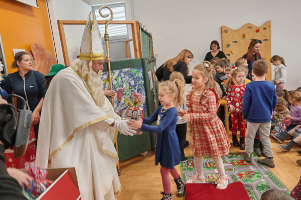 Fotogalerija: Sv. Nikola darivao mališane u Dječjem vrtiću Cvrčak Virovitica 12 IMG 20241206 102843