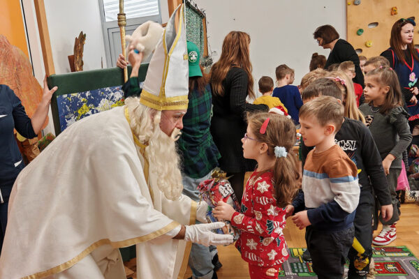 Fotogalerija: Sv. Nikola darivao mališane u Dječjem vrtiću Cvrčak Virovitica 13 IMG 20241206 102900