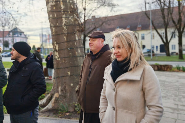 Žive jaslice zasjale ispred crkve sv. Roka u Virovitici: Mališani i roditelji uživali u scenskom prikazu rođenja Isusova 13 IMG 20241216 110748