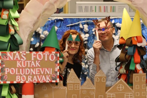 U Gradskoj knjižnici otvorena prodajna izložba Centra za odgoj, obrazovanje i razvojnu podršku dr. Terezija Salaj Rakić 2 IMG 3111 Custom