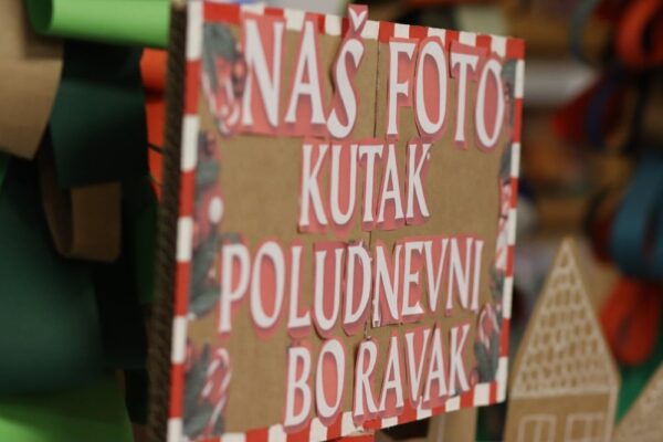U Gradskoj knjižnici otvorena prodajna izložba Centra za odgoj, obrazovanje i razvojnu podršku dr. Terezija Salaj Rakić 3 IMG 3113 Custom