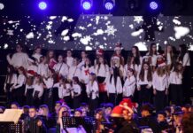 “Veeelika Božićna priča u Brlićima” oduševila prepunu dvoranu, GŠ Vlašimsky priredila koncert koji će se dugo pamtiti