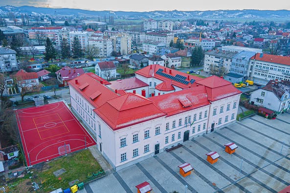 Gimnazija u Virovitici zablistala u punom sjaju s novim krovištem i obnovljenim igralištem u srcu grada 7 472623039 1025439789612475 4820756282559522258 n