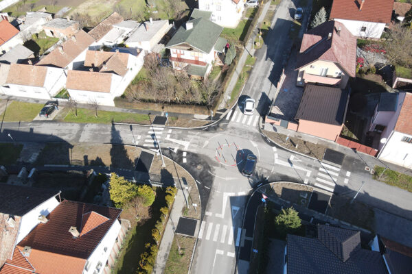 Sigurnije prometovanje na raskrižju Gundulićeve i Bakačeve: Završili radovi na montažnom kružnom toku 2 DJI 0118