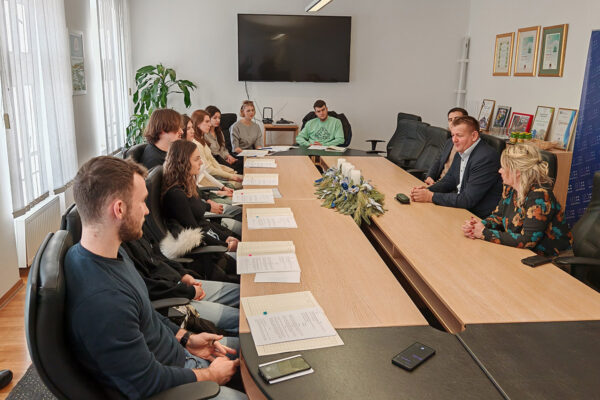 Jedanaest novih stipendista potpisalo ugovor: „Virovitica treba ove mlade ljude“ 11 IMG 20250102 091742